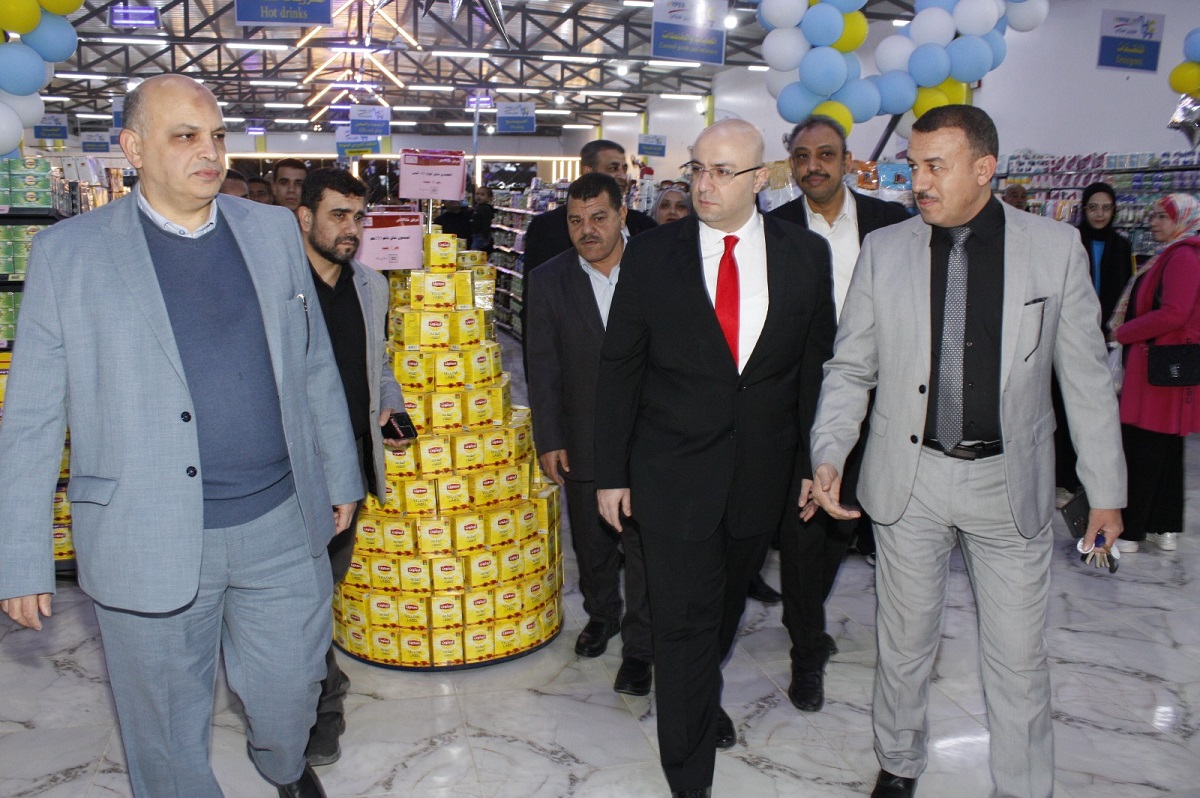 المحافظ يتفقد المخابز البلدية ومنافذ صرف المقررات التموينية